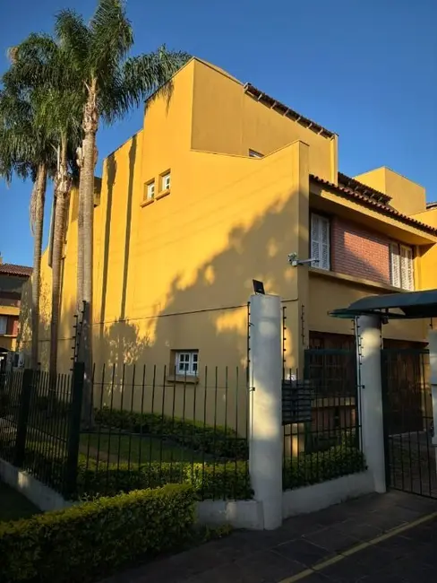 Casa com 3 quartos à venda, 166m2 em Medianeira, Porto Alegre - RS - imagem 8 Foto 8 de Casa com 3 quartos à venda, 166m2 em Medianeira, Porto Alegre - RS