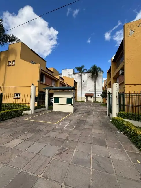 Casa com 3 quartos à venda, 166m2 em Medianeira, Porto Alegre - RS - imagem 1 Foto 1 de Casa com 3 quartos à venda, 166m2 em Medianeira, Porto Alegre - RS