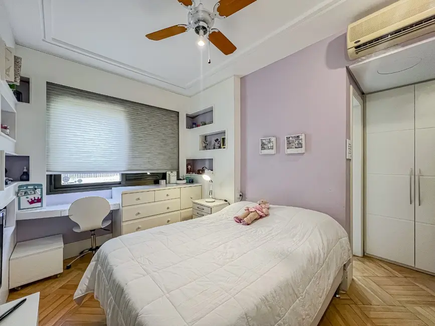 Foto 9 de Apartamento com 3 quartos à venda, 243m2 em Rio Branco, Porto Alegre - RS