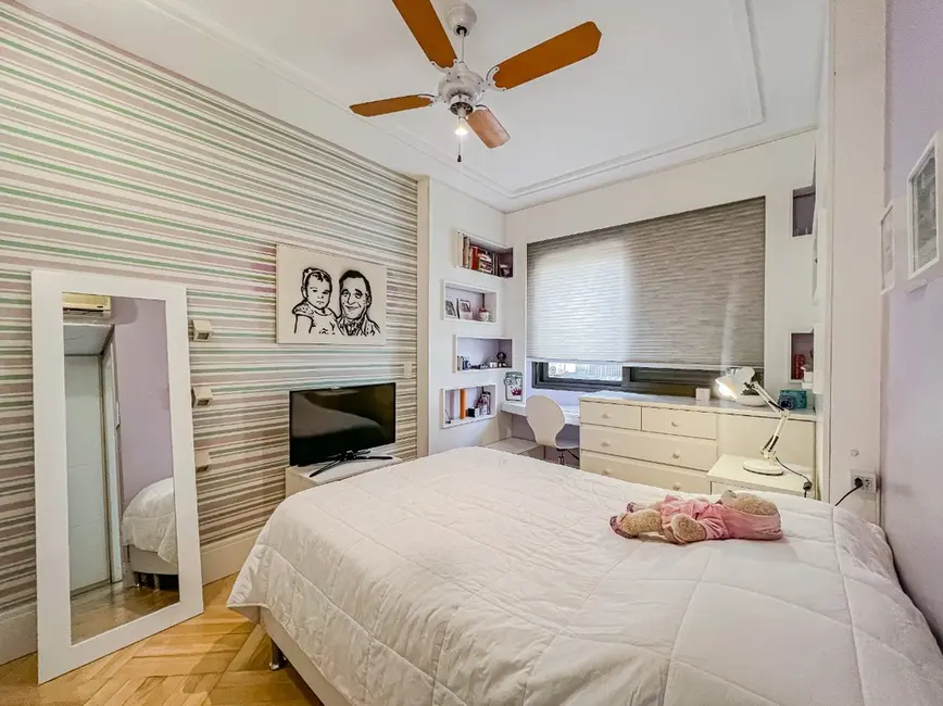 Foto 8 de Apartamento com 3 quartos à venda, 243m2 em Rio Branco, Porto Alegre - RS