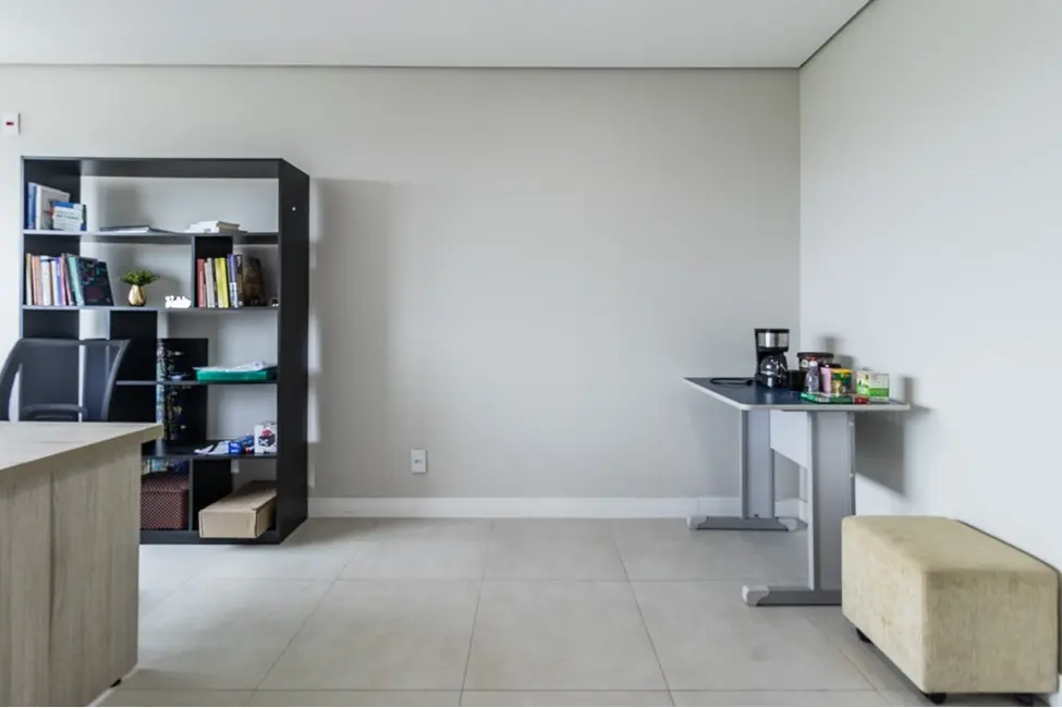 Sala Comercial à venda, 25m2 em São Sebastião, Porto Alegre - RS - imagem 8 Foto 8 de Sala Comercial à venda, 25m2 em São Sebastião, Porto Alegre - RS