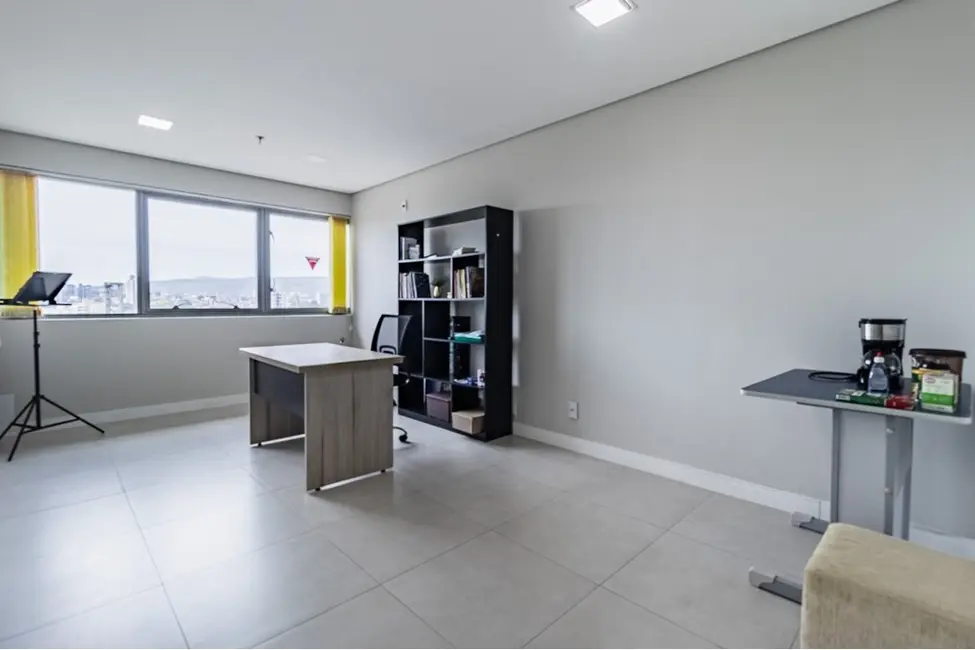 Sala Comercial à venda, 25m2 em São Sebastião, Porto Alegre - RS - imagem 7 Foto 7 de Sala Comercial à venda, 25m2 em São Sebastião, Porto Alegre - RS