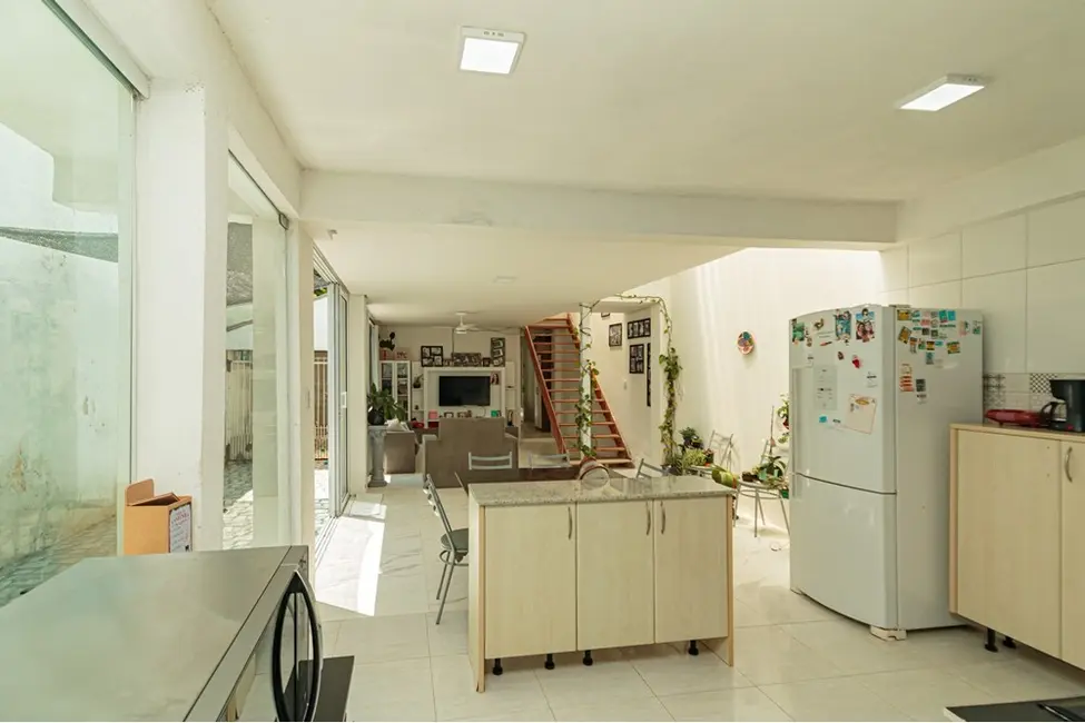 Casa com 3 quartos à venda, 177m2 em Menino Deus, Porto Alegre - RS - imagem 8 Foto 8 de Casa com 3 quartos à venda, 177m2 em Menino Deus, Porto Alegre - RS