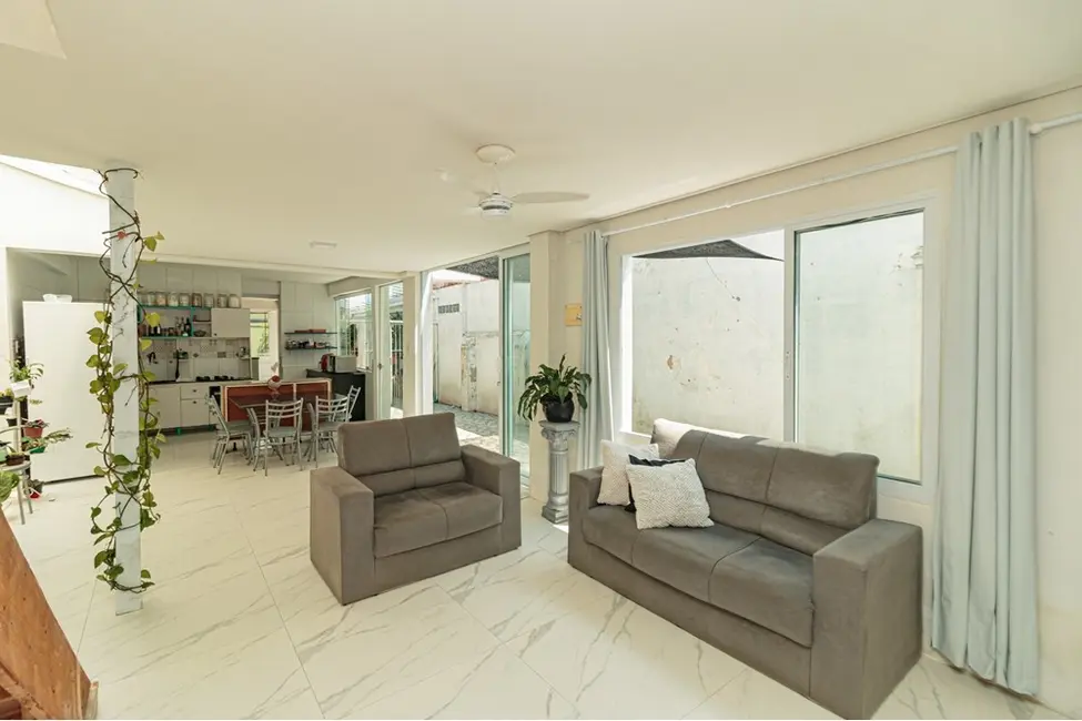 Casa com 3 quartos à venda, 177m2 em Menino Deus, Porto Alegre - RS - imagem 6 Foto 6 de Casa com 3 quartos à venda, 177m2 em Menino Deus, Porto Alegre - RS