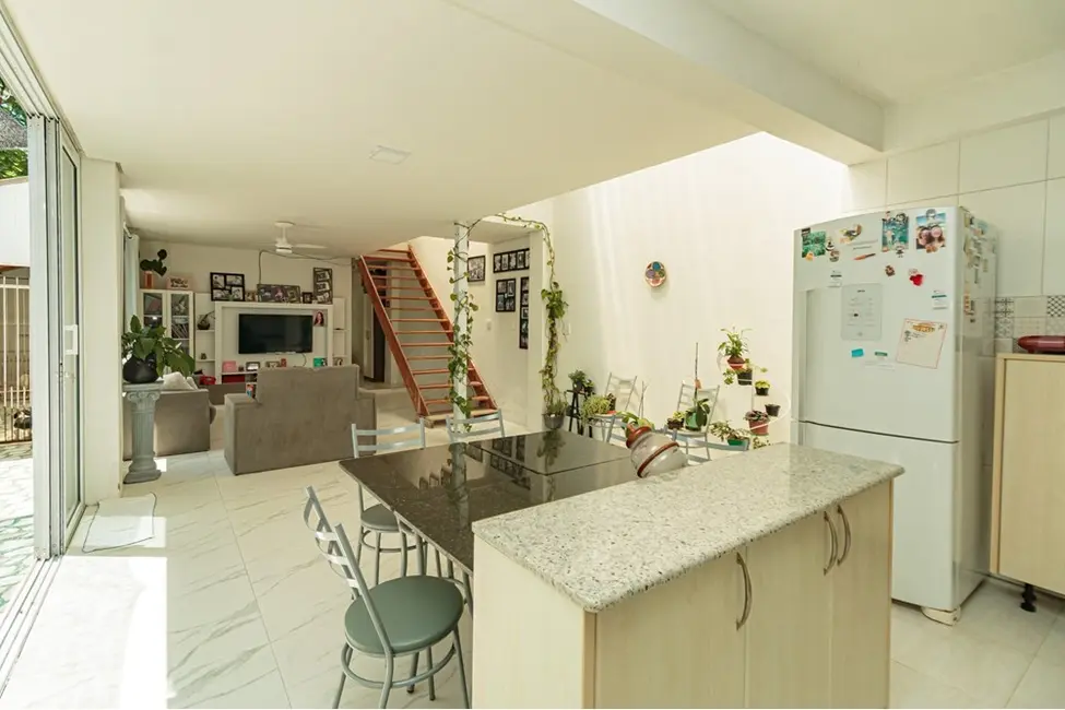 Casa com 3 quartos à venda, 177m2 em Menino Deus, Porto Alegre - RS - imagem 7 Foto 7 de Casa com 3 quartos à venda, 177m2 em Menino Deus, Porto Alegre - RS