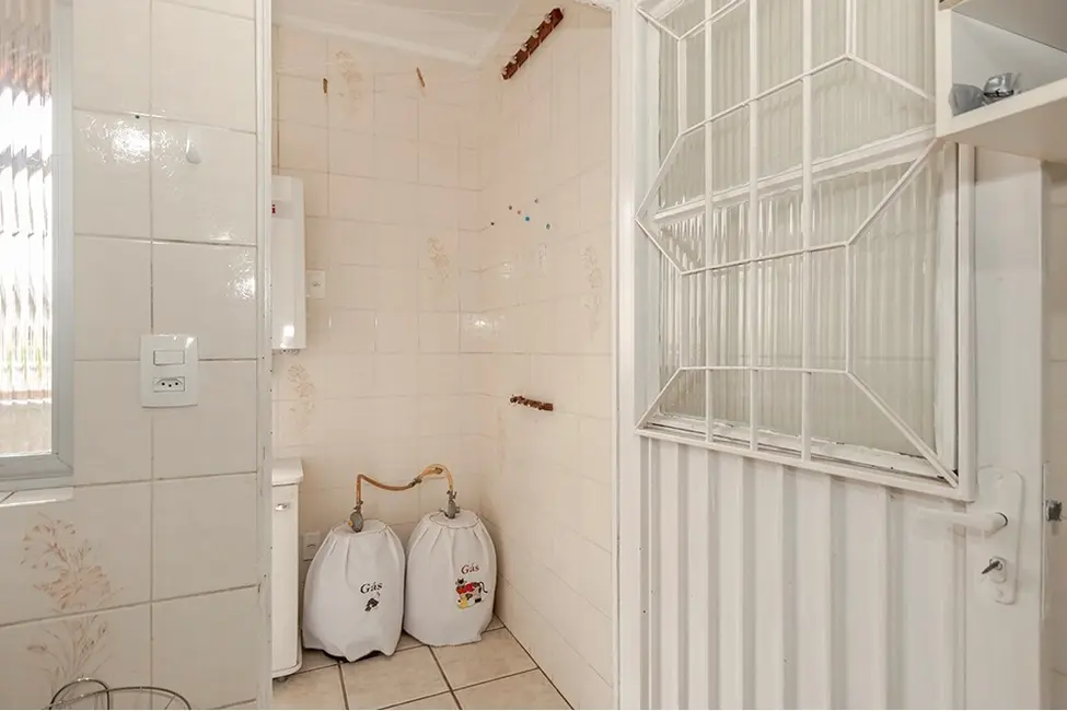 Casa com 3 quartos à venda, 167m2 em Vila Jardim, Porto Alegre - RS - imagem 9 Foto 9 de Casa com 3 quartos à venda, 167m2 em Vila Jardim, Porto Alegre - RS