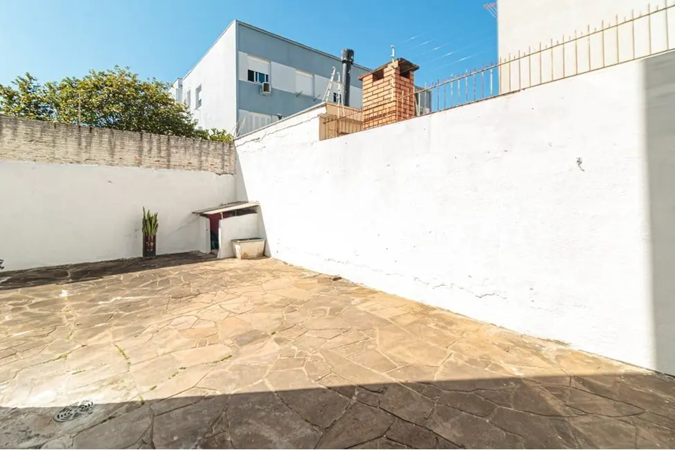 Foto 2 de Apartamento com 2 quartos à venda, 70m2 em São Sebastião, Porto Alegre - RS