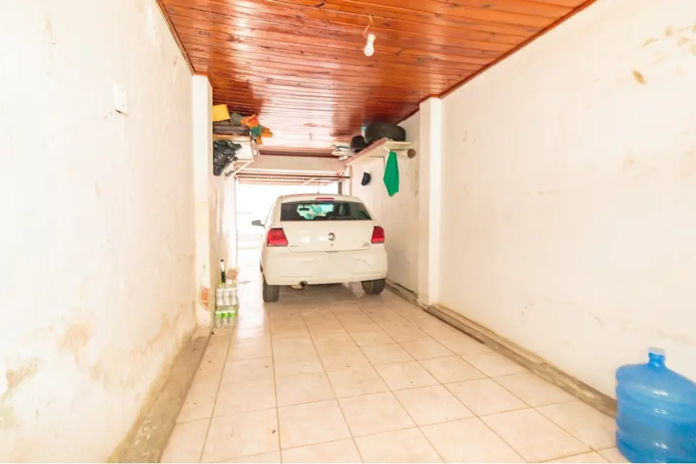 Apartamento com 2 quartos à venda, 53m2 em Passo da Areia, Porto Alegre - RS - imagem 3 Foto 3 de Apartamento com 2 quartos à venda, 53m2 em Passo da Areia, Porto Alegre - RS