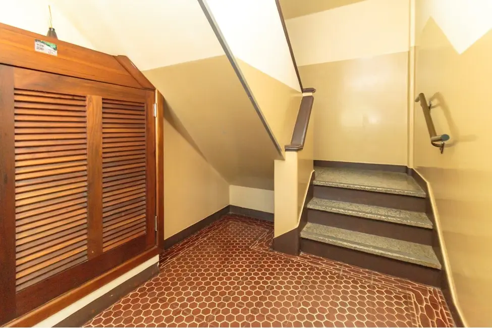 Apartamento com 2 quartos à venda, 53m2 em Passo da Areia, Porto Alegre - RS - imagem 4 Foto 4 de Apartamento com 2 quartos à venda, 53m2 em Passo da Areia, Porto Alegre - RS