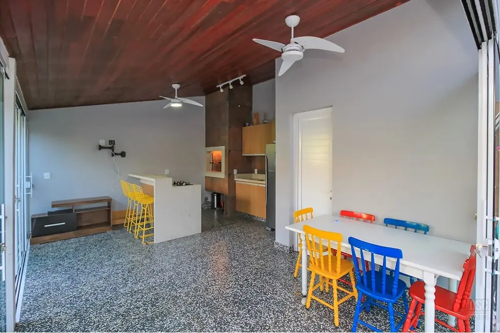 Foto 3 de Casa com 3 quartos à venda, 200m2 em Ipanema, Porto Alegre - RS