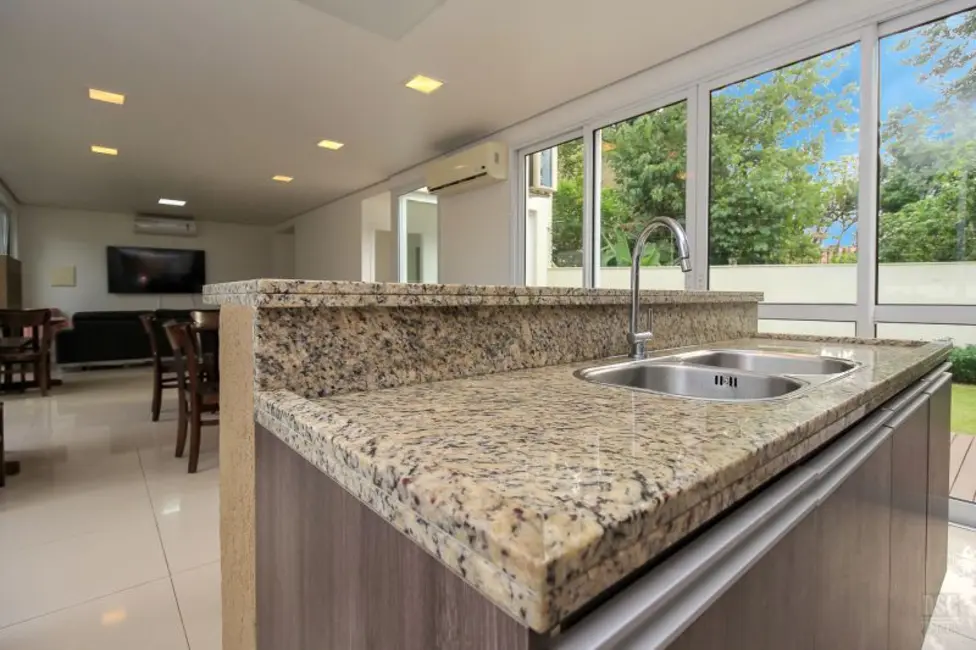 Foto 2 de Casa com 3 quartos à venda, 178m2 em Ipanema, Porto Alegre - RS