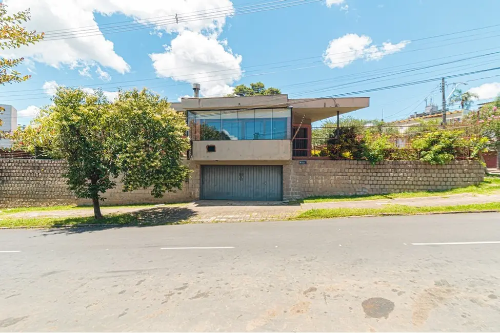 Foto 3 de Casa com 3 quartos à venda, 298m2 em Chácara das Pedras, Porto Alegre - RS