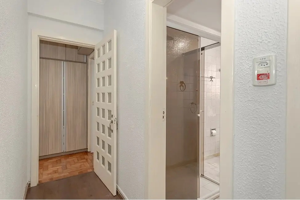 Apartamento com 3 quartos à venda, 128m2 em Auxiliadora, Porto Alegre - RS - imagem 9 Foto 9 de Apartamento com 3 quartos à venda, 128m2 em Auxiliadora, Porto Alegre - RS