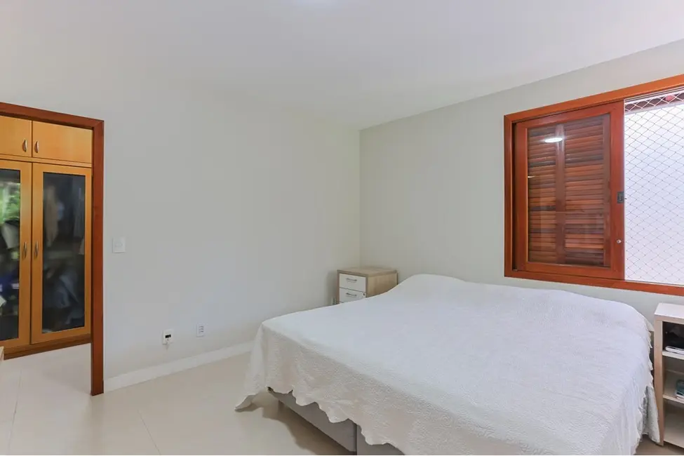 Casa com 5 quartos à venda, 308m2 em Córrego Grande, Florianopolis - SC - imagem 6 Foto 6 de Casa com 5 quartos à venda, 308m2 em Córrego Grande, Florianopolis - SC