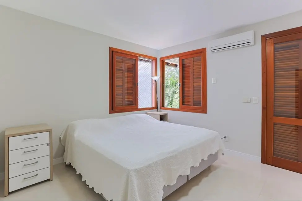 Casa com 5 quartos à venda, 308m2 em Córrego Grande, Florianopolis - SC - imagem 5 Foto 5 de Casa com 5 quartos à venda, 308m2 em Córrego Grande, Florianopolis - SC