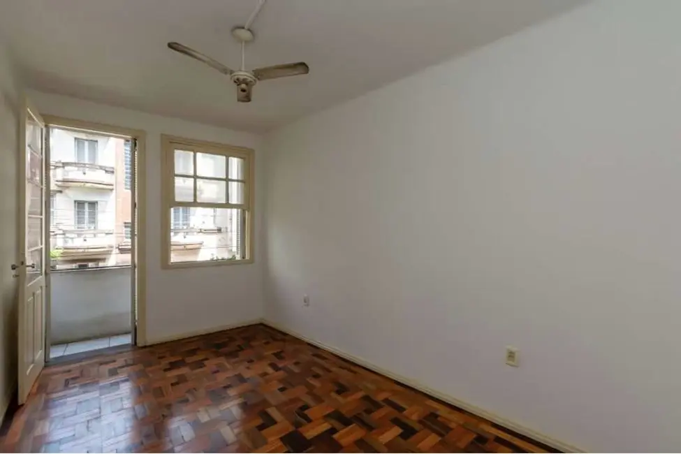 Apartamento com 3 quartos à venda, 75m2 em Centro Histórico, Porto Alegre - RS - imagem 5 Foto 5 de Apartamento com 3 quartos à venda, 75m2 em Centro Histórico, Porto Alegre - RS