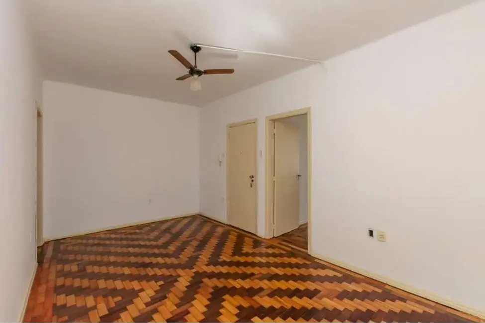 Apartamento com 3 quartos à venda, 75m2 em Centro Histórico, Porto Alegre - RS - imagem 4 Foto 4 de Apartamento com 3 quartos à venda, 75m2 em Centro Histórico, Porto Alegre - RS
