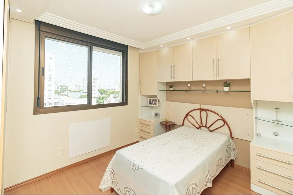 Apartamento com 3 quartos à venda, 81m2 em Passo da Areia, Porto Alegre - RS - imagem 4 Foto 4 de Apartamento com 3 quartos à venda, 81m2 em Passo da Areia, Porto Alegre - RS