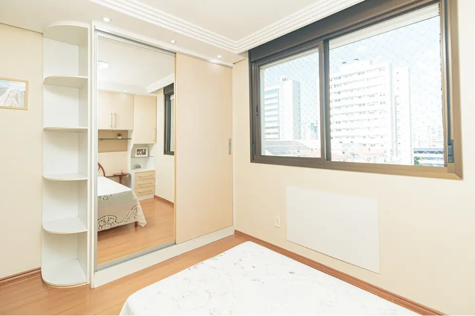 Apartamento com 3 quartos à venda, 81m2 em Passo da Areia, Porto Alegre - RS - imagem 5 Foto 5 de Apartamento com 3 quartos à venda, 81m2 em Passo da Areia, Porto Alegre - RS