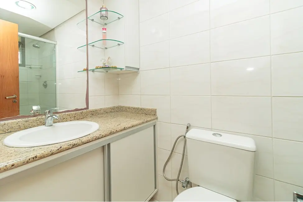 Apartamento com 3 quartos à venda, 81m2 em Passo da Areia, Porto Alegre - RS - imagem 6 Foto 6 de Apartamento com 3 quartos à venda, 81m2 em Passo da Areia, Porto Alegre - RS