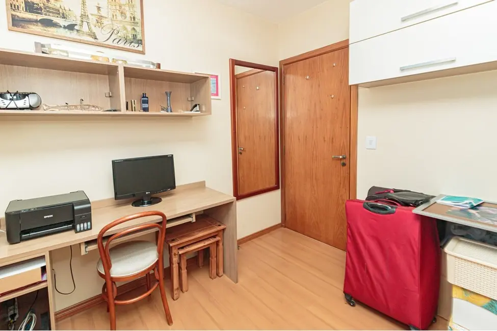 Apartamento com 3 quartos à venda, 81m2 em Passo da Areia, Porto Alegre - RS - imagem 3 Foto 3 de Apartamento com 3 quartos à venda, 81m2 em Passo da Areia, Porto Alegre - RS