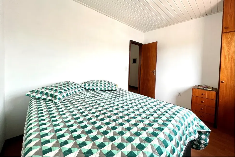 Casa com 6 quartos à venda, 317m2 em Estância Velha, Canoas - RS - imagem 5 Foto 5 de Casa com 6 quartos à venda, 317m2 em Estância Velha, Canoas - RS