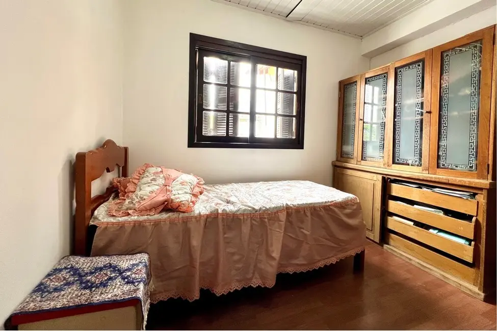 Casa com 6 quartos à venda, 317m2 em Estância Velha, Canoas - RS - imagem 3 Foto 3 de Casa com 6 quartos à venda, 317m2 em Estância Velha, Canoas - RS