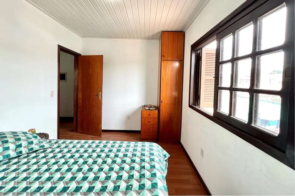 Casa com 6 quartos à venda, 317m2 em Estância Velha, Canoas - RS - imagem 6 Foto 6 de Casa com 6 quartos à venda, 317m2 em Estância Velha, Canoas - RS