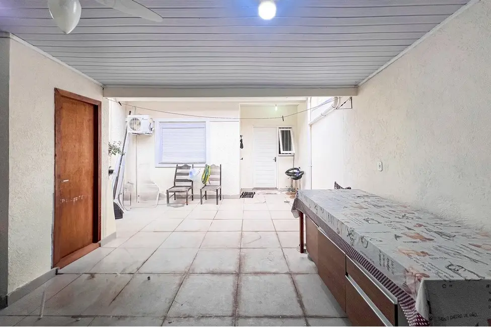 Foto 2 de Casa de Condomínio com 2 quartos à venda, 59m2 em Olaria, Canoas - RS