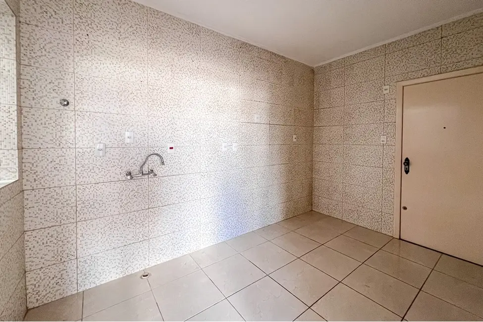 Apartamento com 4 quartos à venda, 94m2 em Navegantes, Porto Alegre - RS - imagem 7 Foto 7 de Apartamento com 4 quartos à venda, 94m2 em Navegantes, Porto Alegre - RS