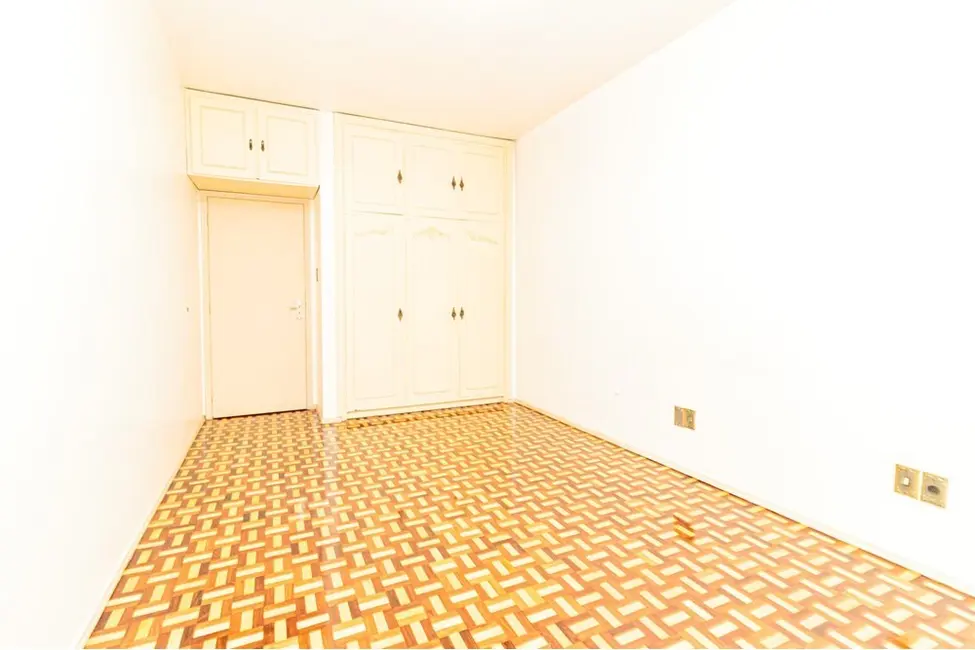 Apartamento com 2 quartos à venda, 137m2 em Centro Histórico, Porto Alegre - RS - imagem 2 Foto 2 de Apartamento com 2 quartos à venda, 137m2 em Centro Histórico, Porto Alegre - RS