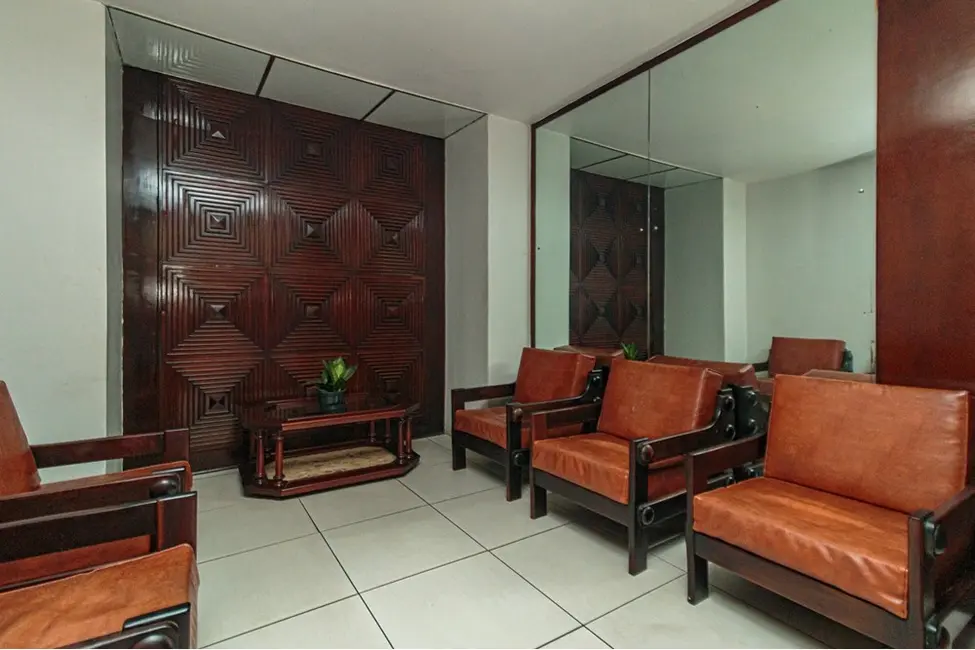 Apartamento com 2 quartos à venda, 137m2 em Centro Histórico, Porto Alegre - RS - imagem 5 Foto 5 de Apartamento com 2 quartos à venda, 137m2 em Centro Histórico, Porto Alegre - RS