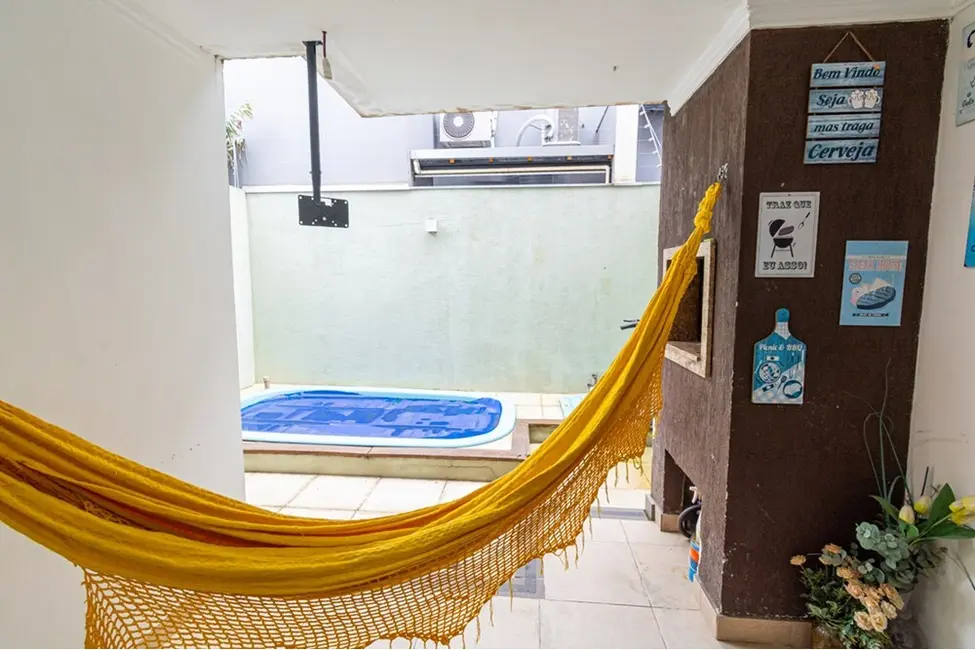 Casa com 3 quartos à venda, 111m2 em Igara, Canoas - RS - imagem 5 Foto 5 de Casa com 3 quartos à venda, 111m2 em Igara, Canoas - RS