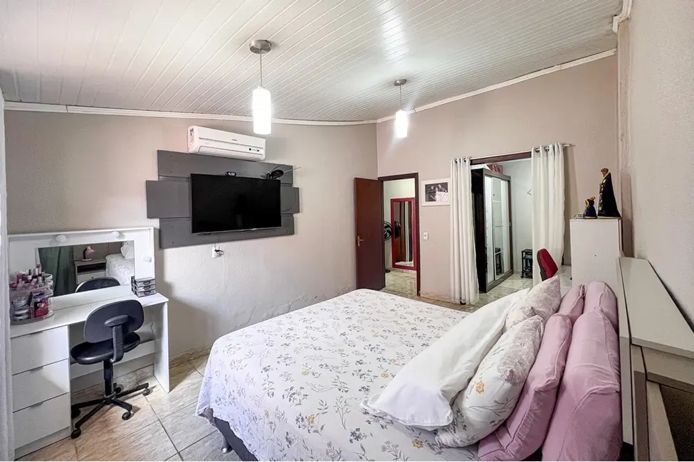 Casa com 2 quartos à venda, 125m2 em Igara, Canoas - RS - imagem 7 Foto 7 de Casa com 2 quartos à venda, 125m2 em Igara, Canoas - RS