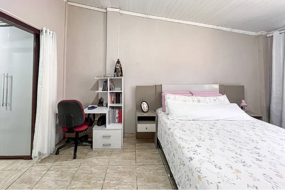 Casa com 2 quartos à venda, 125m2 em Igara, Canoas - RS - imagem 9 Foto 9 de Casa com 2 quartos à venda, 125m2 em Igara, Canoas - RS