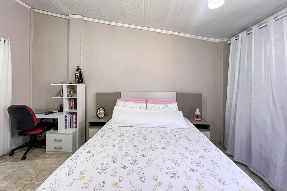 Casa com 2 quartos à venda, 125m2 em Igara, Canoas - RS - imagem 6 Foto 6 de Casa com 2 quartos à venda, 125m2 em Igara, Canoas - RS