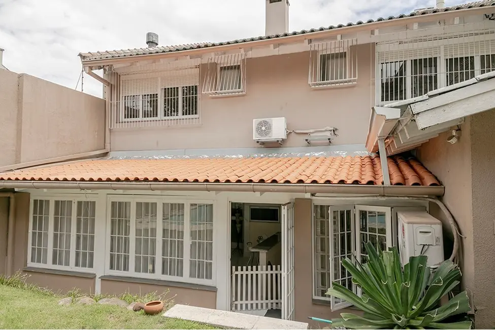 Casa com 4 quartos à venda, 465m2 em Chácara das Pedras, Porto Alegre - RS - imagem 3 Foto 3 de Casa com 4 quartos à venda, 465m2 em Chácara das Pedras, Porto Alegre - RS