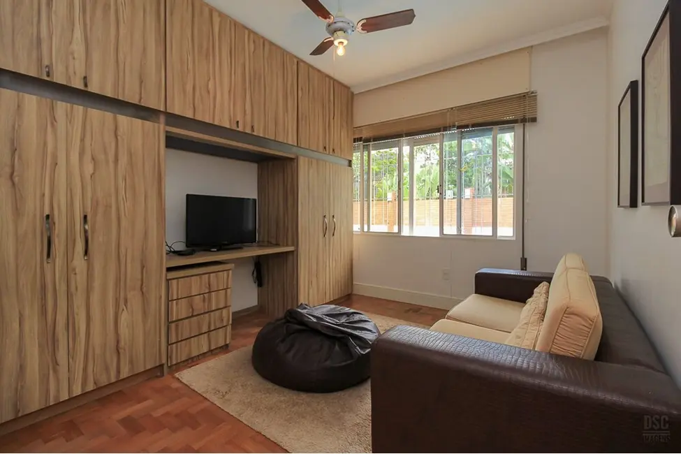 Casa com 3 quartos à venda, 358m2 em Três Figueiras, Porto Alegre - RS - imagem 8 Foto 8 de Casa com 3 quartos à venda, 358m2 em Três Figueiras, Porto Alegre - RS