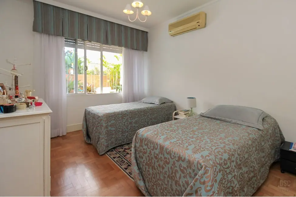 Casa com 3 quartos à venda, 358m2 em Três Figueiras, Porto Alegre - RS - imagem 6 Foto 6 de Casa com 3 quartos à venda, 358m2 em Três Figueiras, Porto Alegre - RS