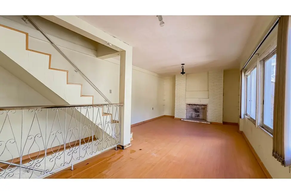 Casa com 4 quartos à venda, 245m2 em Petrópolis, Porto Alegre - RS - imagem 9 Foto 9 de Casa com 4 quartos à venda, 245m2 em Petrópolis, Porto Alegre - RS