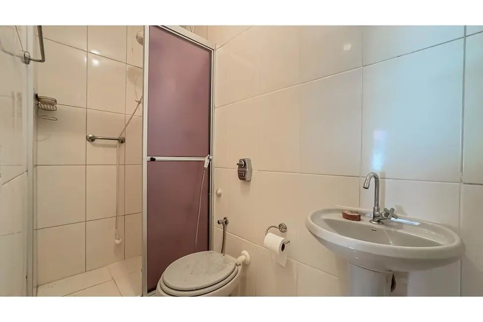 Casa com 4 quartos à venda, 245m2 em Petrópolis, Porto Alegre - RS - imagem 6 Foto 6 de Casa com 4 quartos à venda, 245m2 em Petrópolis, Porto Alegre - RS