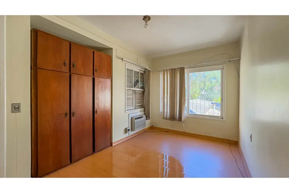 Casa com 4 quartos à venda, 245m2 em Petrópolis, Porto Alegre - RS - imagem 7 Foto 7 de Casa com 4 quartos à venda, 245m2 em Petrópolis, Porto Alegre - RS