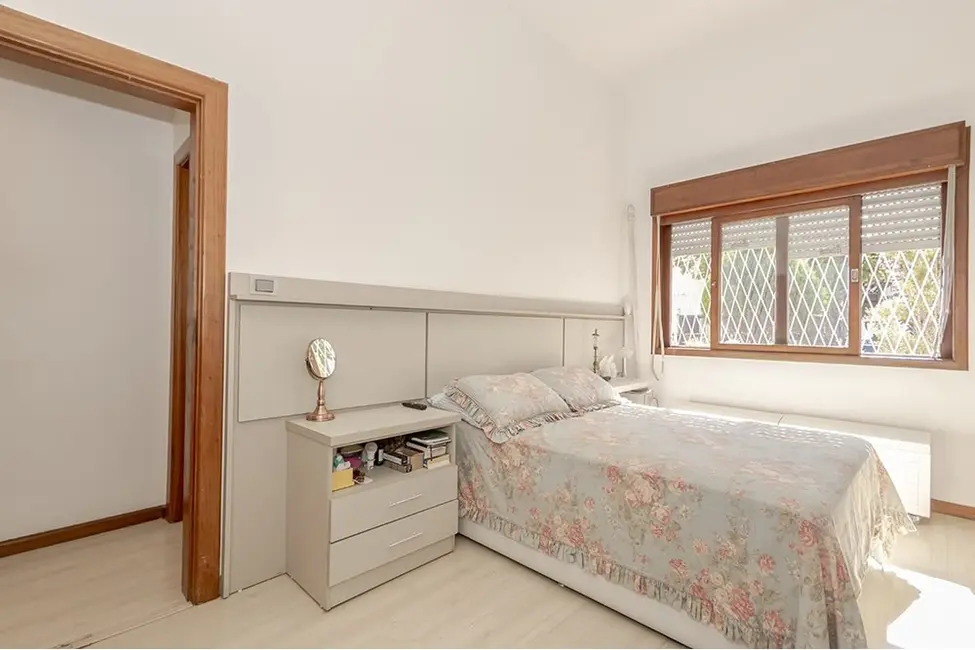 Foto 5 de Apartamento com 2 quartos à venda, 72m2 em Passo da Areia, Porto Alegre - RS