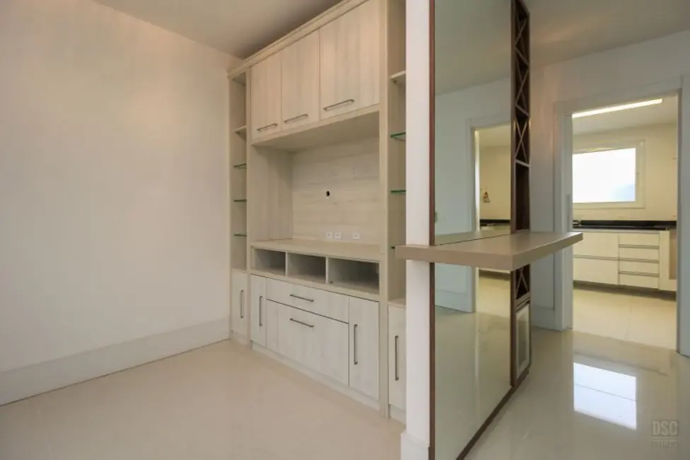 Apartamento com 3 quartos à venda, 165m2 em Bela Vista, Porto Alegre - RS - imagem 2 Foto 2 de Apartamento com 3 quartos à venda, 165m2 em Bela Vista, Porto Alegre - RS