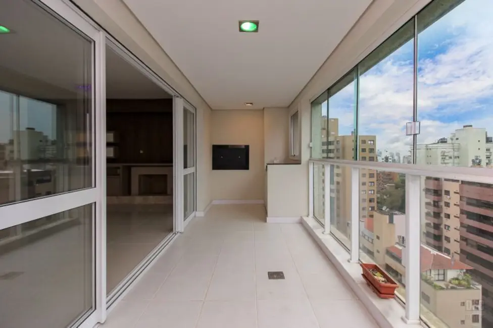 Apartamento com 3 quartos à venda, 165m2 em Bela Vista, Porto Alegre - RS - imagem 8 Foto 8 de Apartamento com 3 quartos à venda, 165m2 em Bela Vista, Porto Alegre - RS