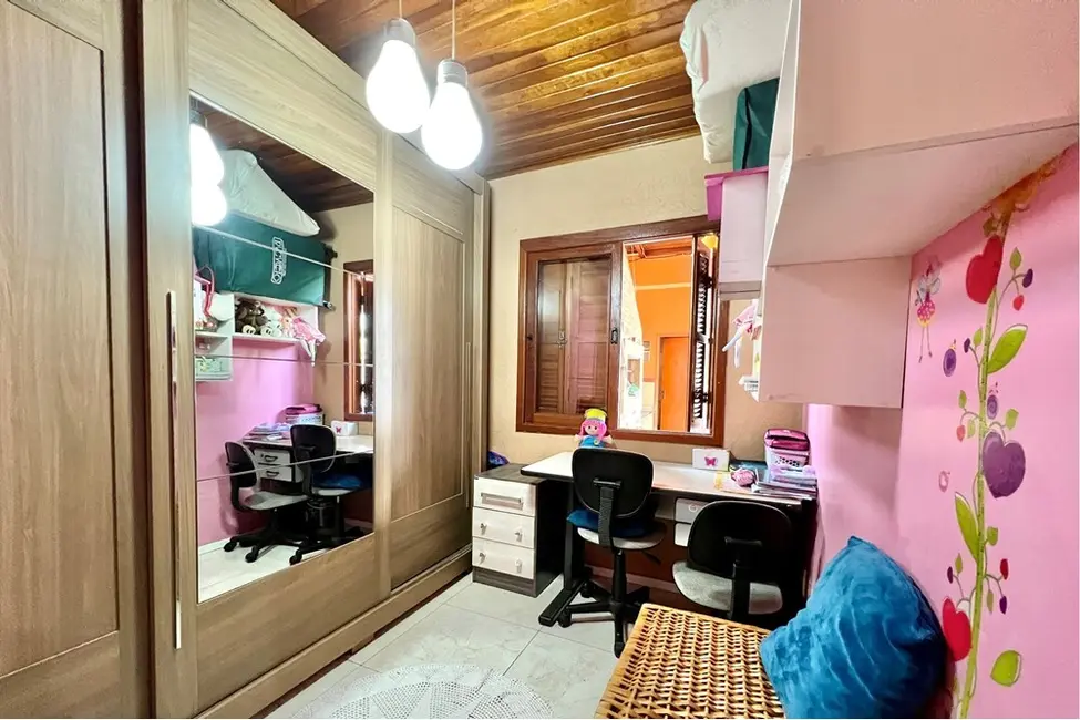 Casa com 4 quartos à venda, 200m2 em Estância Velha, Canoas - RS - imagem 9 Foto 9 de Casa com 4 quartos à venda, 200m2 em Estância Velha, Canoas - RS