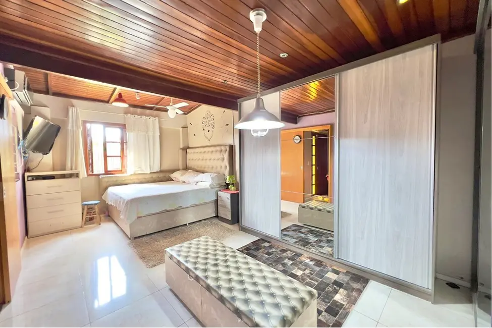 Casa com 4 quartos à venda, 200m2 em Estância Velha, Canoas - RS - imagem 7 Foto 7 de Casa com 4 quartos à venda, 200m2 em Estância Velha, Canoas - RS