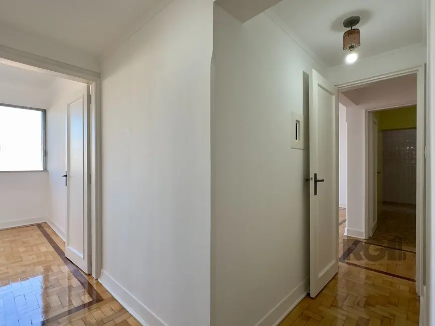 Apartamento com 3 quartos à venda, 170m2 em Centro Histórico, Porto Alegre - RS - imagem 8 Foto 8 de Apartamento com 3 quartos à venda, 170m2 em Centro Histórico, Porto Alegre - RS