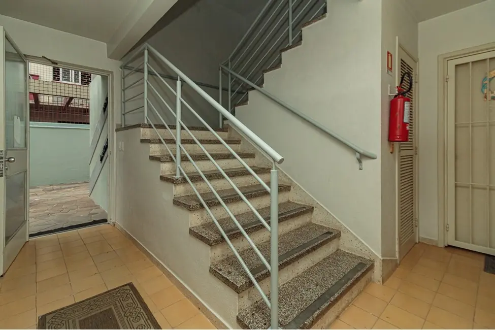 Apartamento com 1 quarto à venda, 46m2 em Passo da Areia, Porto Alegre - RS - imagem 5 Foto 5 de Apartamento com 1 quarto à venda, 46m2 em Passo da Areia, Porto Alegre - RS