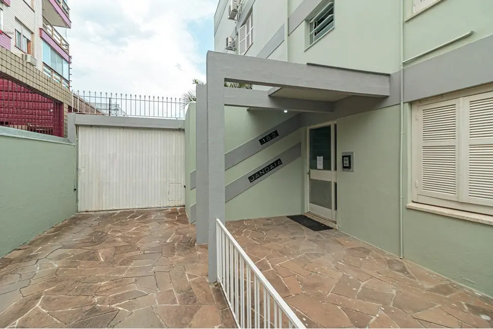 Apartamento com 1 quarto à venda, 46m2 em Passo da Areia, Porto Alegre - RS - imagem 3 Foto 3 de Apartamento com 1 quarto à venda, 46m2 em Passo da Areia, Porto Alegre - RS